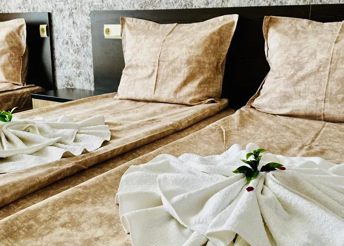 Хотел еос 2*